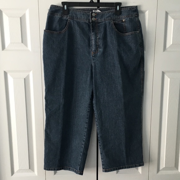 Chico’s Cropped Blue Jeans size 3 (XL) - Picture 2 of 9